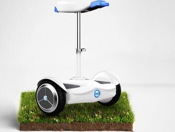 You can ride Airwheel mini electric scooter S6 to attend party on Christmas Eve with envious attentions from the passers-by.